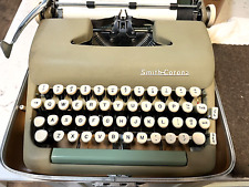 BEAUTIFUL Smith-Corona SILENT SUPER Portable Typewriter Sea-Foam Green. picture